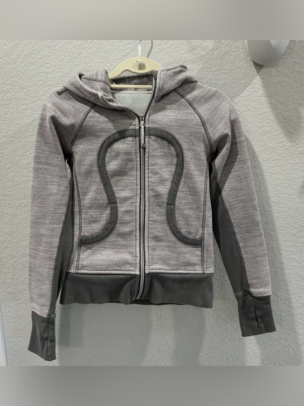 Lululemon Scuba Hoodie Women’s Size 2/4 Gray full zip older style